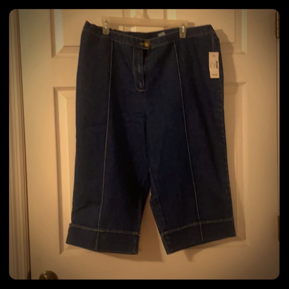 Plus size dark denim capris